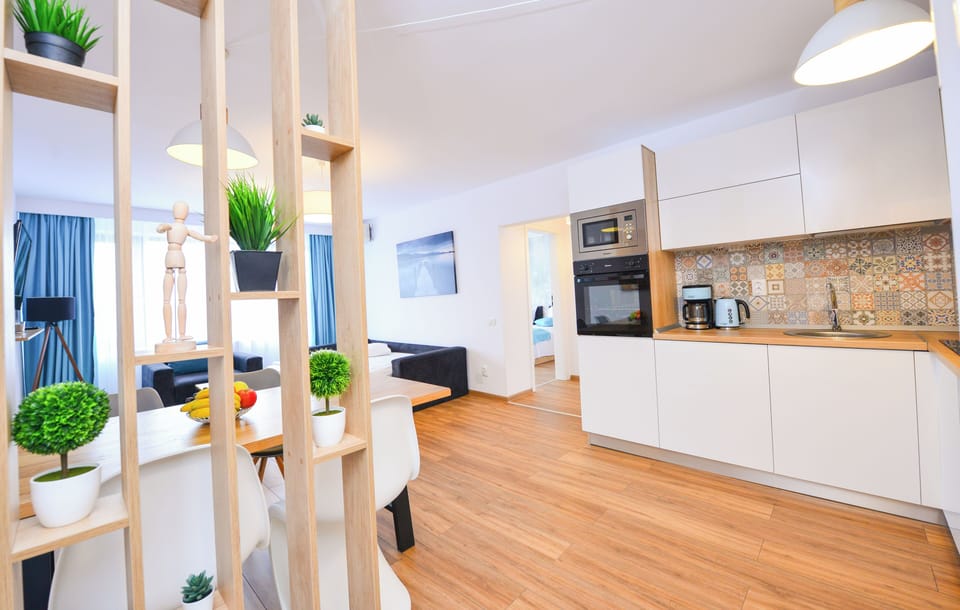 Apartment, 2 Bedrooms, Smoking, Balcony | Interior