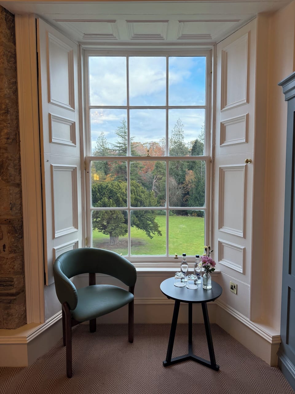 Desk, laptop workspace, iron/ironing board, free WiFi