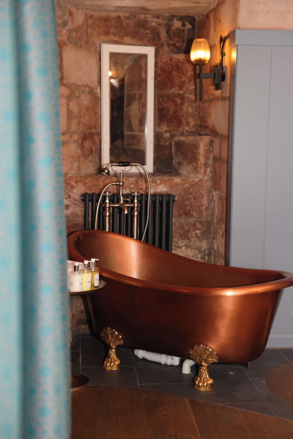 Separate tub and shower, deep soaking tub, free toiletries, hair dryer