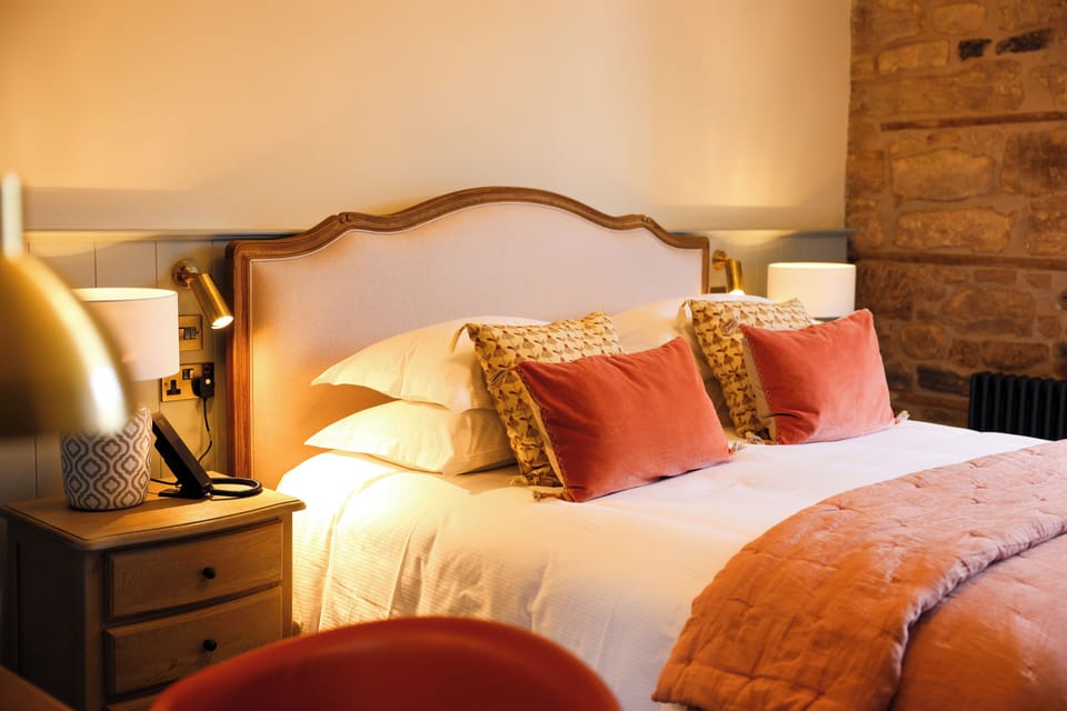 Castle Junior Suite | Desk, laptop workspace, iron/ironing board, WiFi (free)
