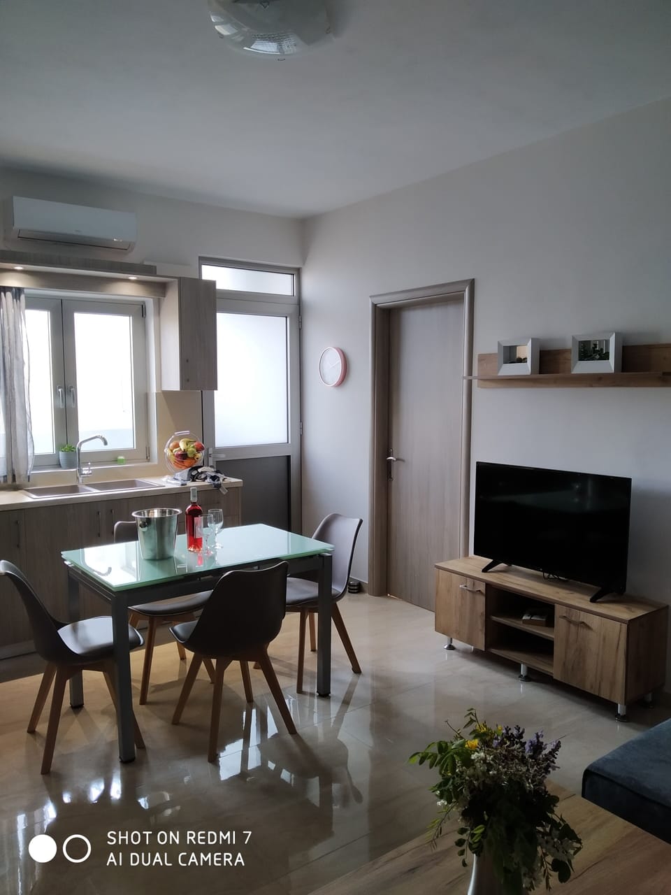 Apartment, 2 Bedrooms, Balcony, City View | Dining room