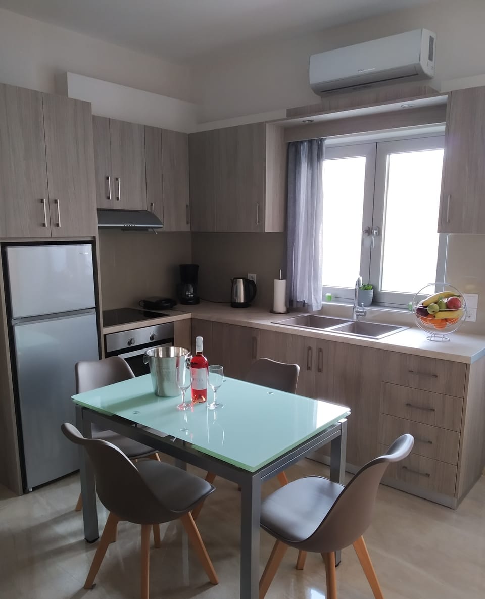 Apartment, 2 Bedrooms, Balcony, City View | Dining