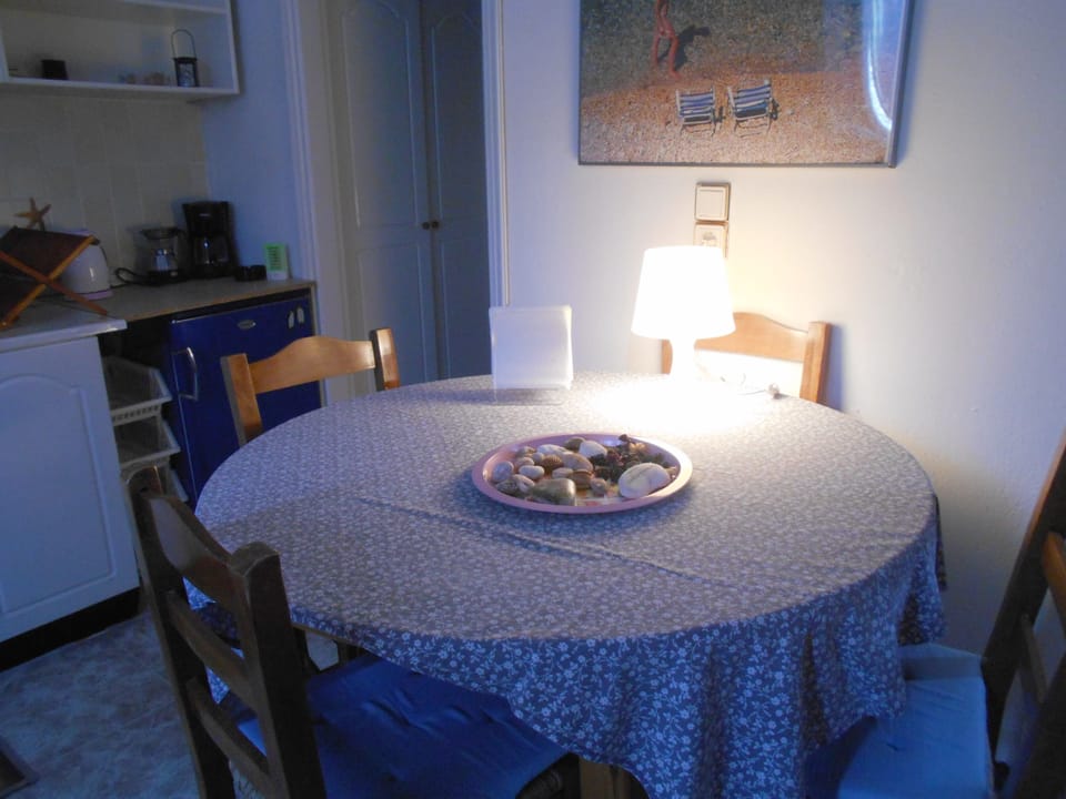 Apartment, 1 Bedroom, Balcony, Garden View | Interior