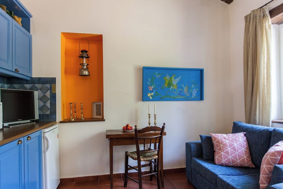 Apartment, 1 Bedroom, Smoking, Balcony | Living area | Books