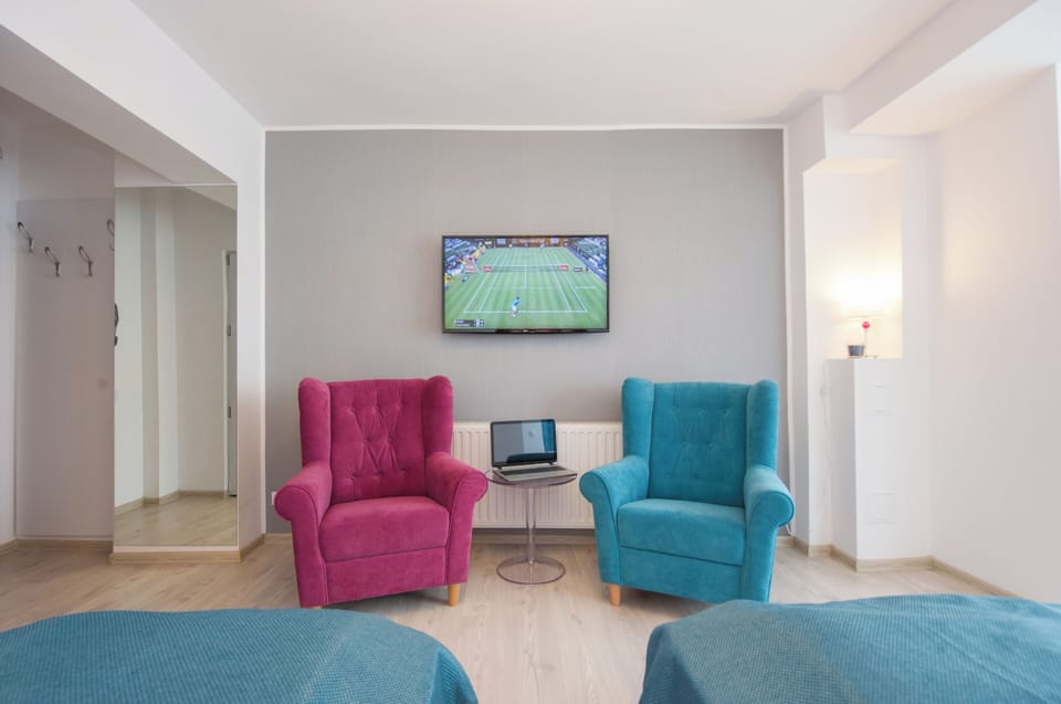 Apartment, 1 Bedroom, City View | Living area
