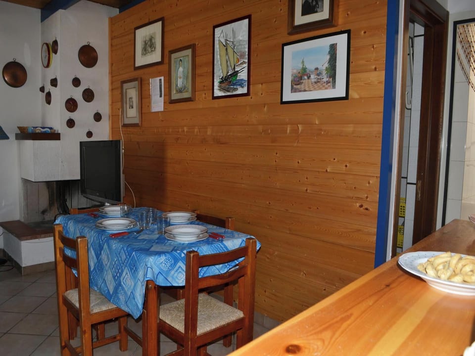 Apartment, 2 Bedrooms, Smoking, Terrace | Dining