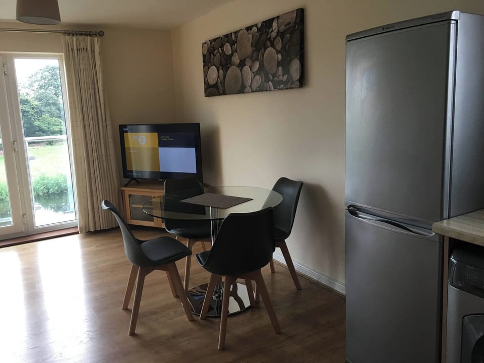 Apartment, 2 Bedrooms, River View | Interior