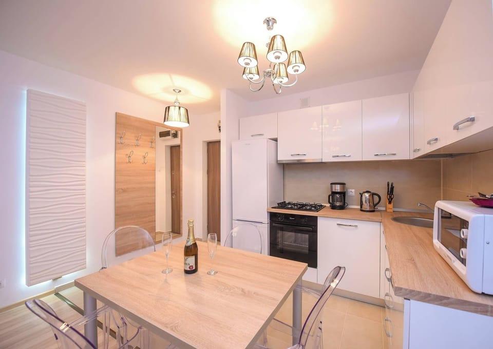 Apartment, 2 Bedrooms, Smoking, Balcony | Private kitchen