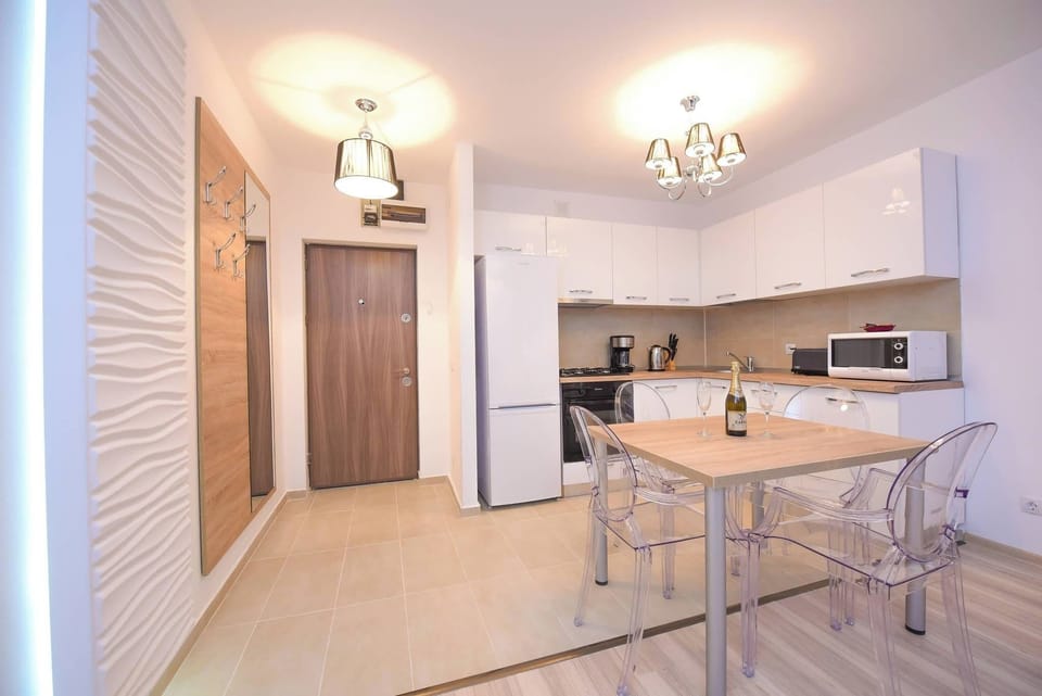 Apartment, 2 Bedrooms, Smoking, Balcony | Private kitchen