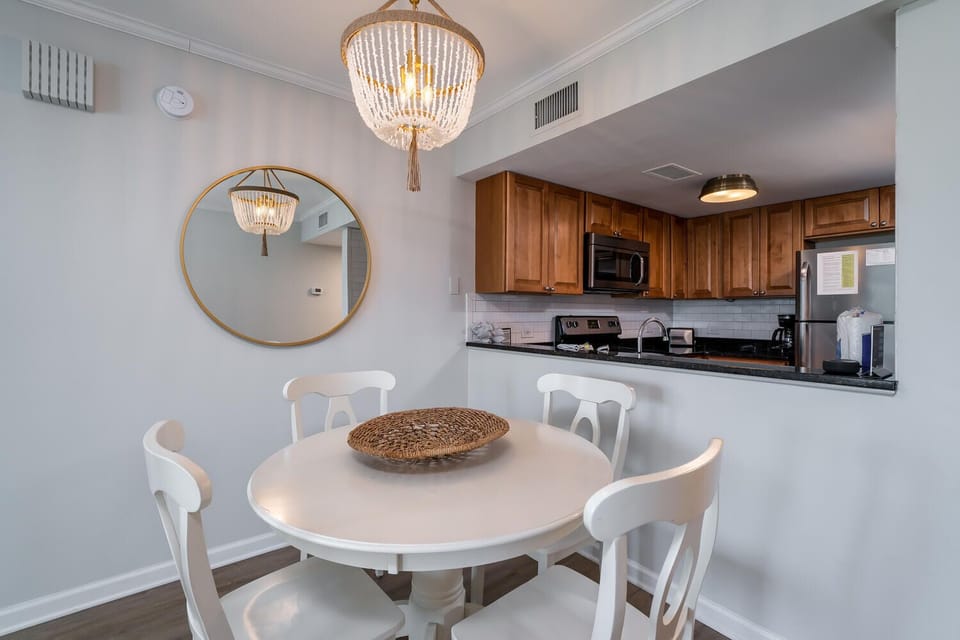 Dining for 4 with a lovely coastal flair