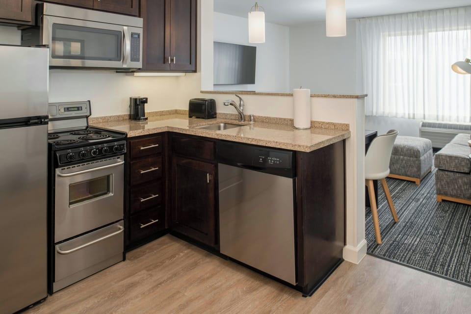 Suite, 2 Bedrooms, Corner | In-room safe, desk, iron/ironing board, WiFi (free)
