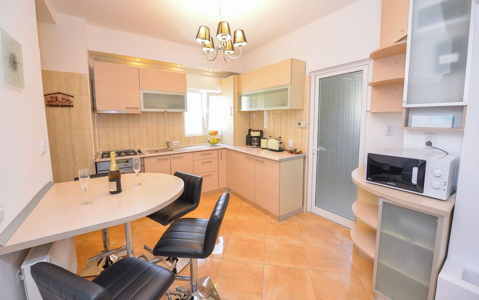Apartment, 2 Bedrooms, Smoking, Terrace | Interior
