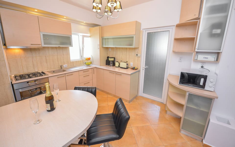 Apartment, 2 Bedrooms, Smoking, Terrace | Interior
