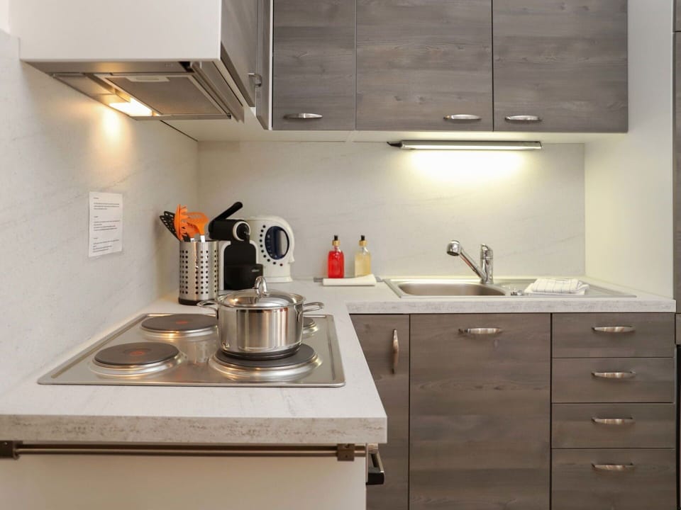Cabinetry, Countertop, Property, Kitchen Stove, Kitchen Appliance, Cooktop, Kitchen, Gas Stove, Drawer, Tableware