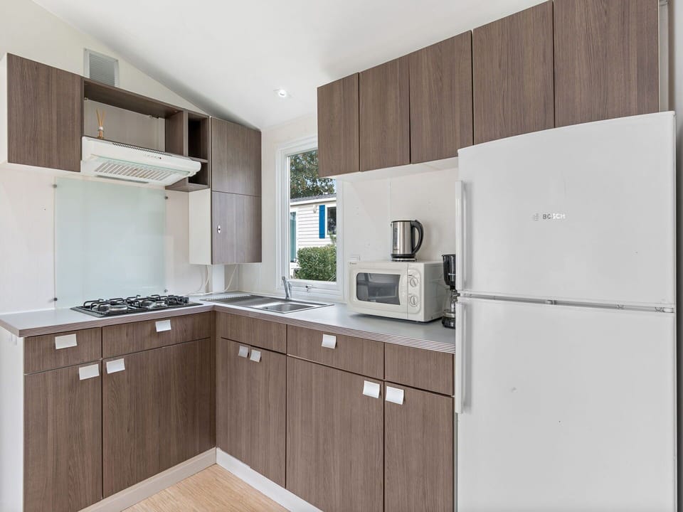 Kitchen, Countertop, Major Appliance, Interior Design, Kitchen Appliance, Cabinetry, Home, Furniture, Sink, Plumbing Fixture