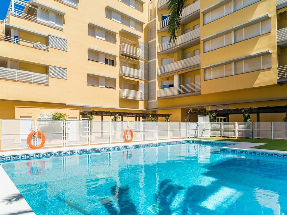 Water, Building, Property, Window, Swimming Pool, Azure, Leisure, Aqua, Shade, Condominium