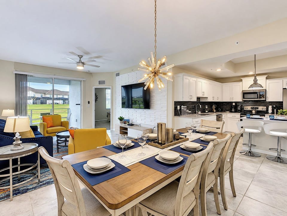 Open-Concept Dining and Living Area with Modern Kitchen