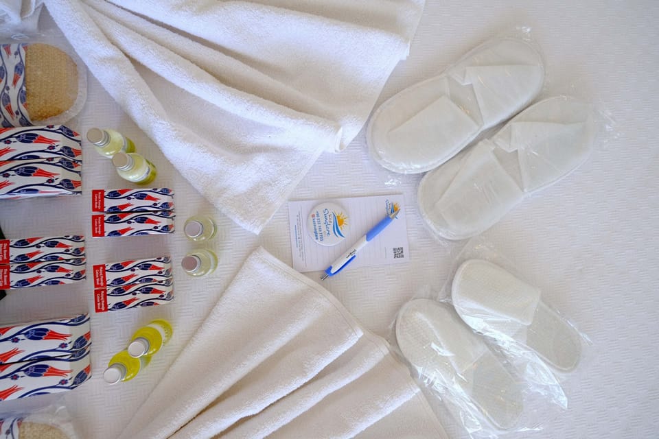 Shower, rainfall showerhead, free toiletries, hair dryer