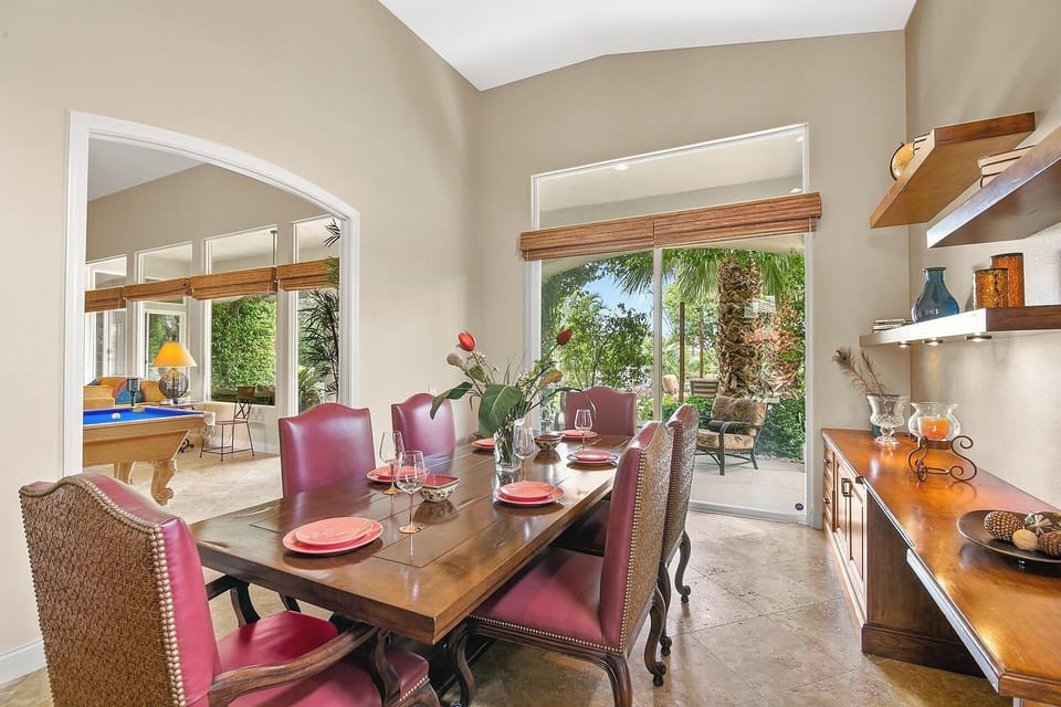 Dining room has seating for 6