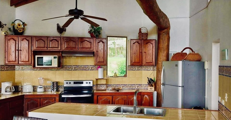 fully equipped kitchen