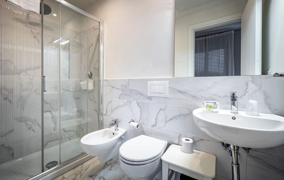 Shower, free toiletries, hair dryer, bidet
