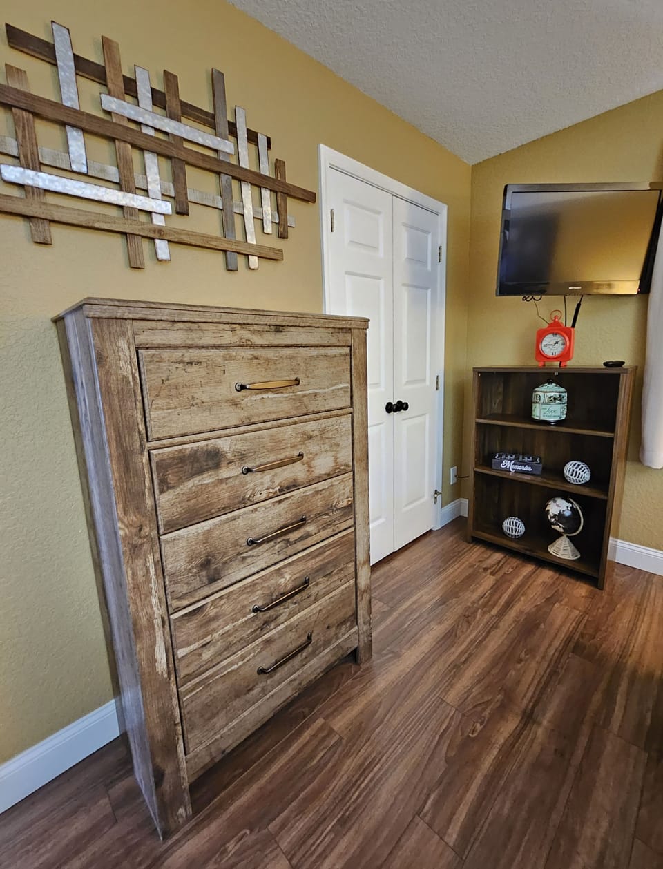 Tall dresser, elegant decor, large closet, & mounted TV with full cable package!