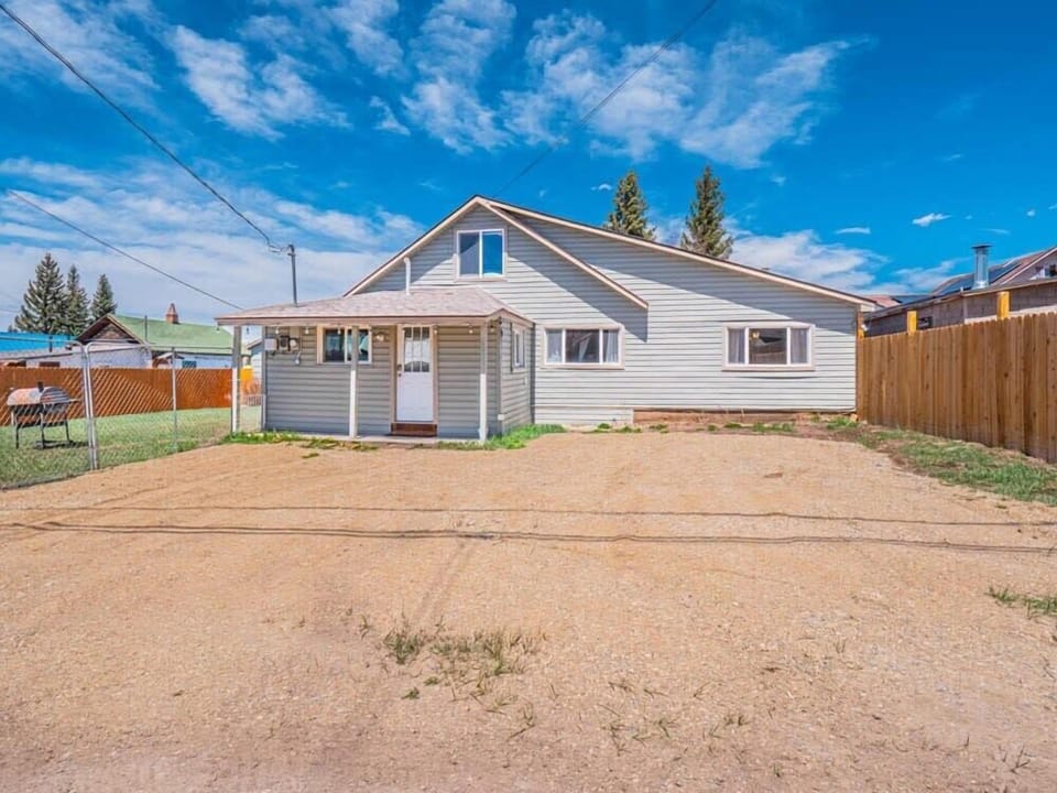 【Exterior】Back of the Home — Fenced Yard, Private Driveway