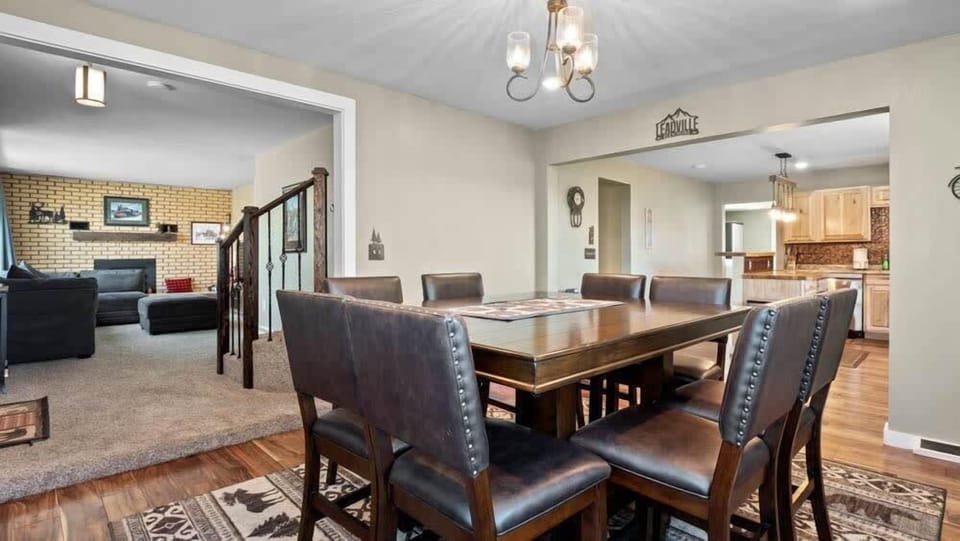 【Dining】Dining Table — Seats 6, Open to Living Room + Kitchen