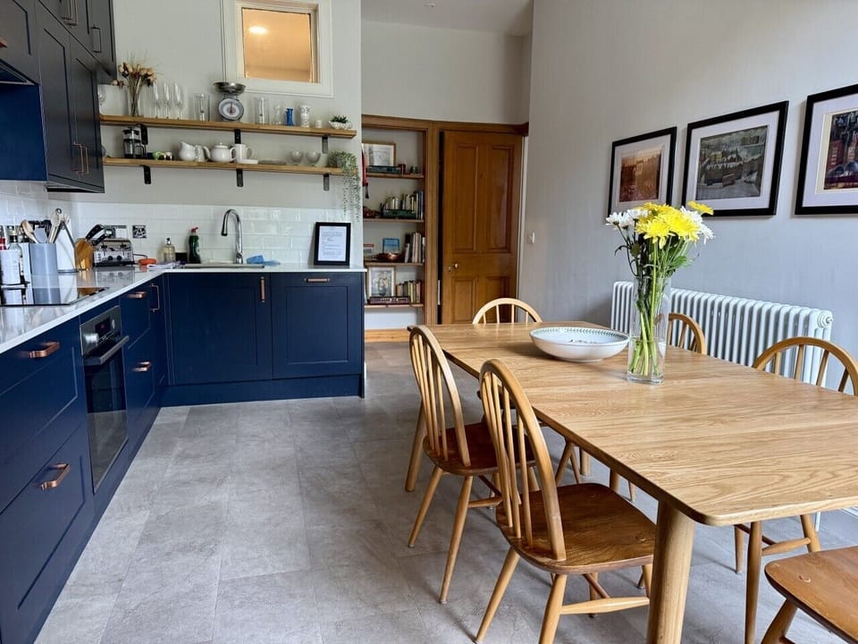 Specious well-equipped kitchen Kitchen