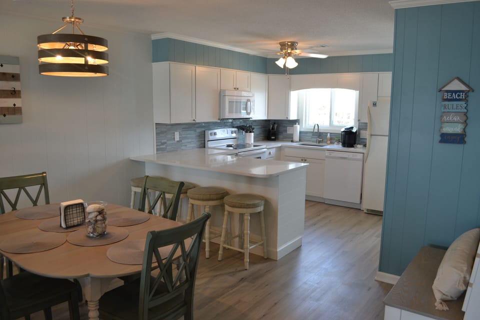 Seating for four at the kitchen counter