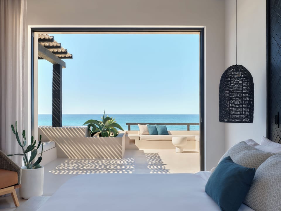 Premium bedding, in-room safe, blackout drapes, soundproofing