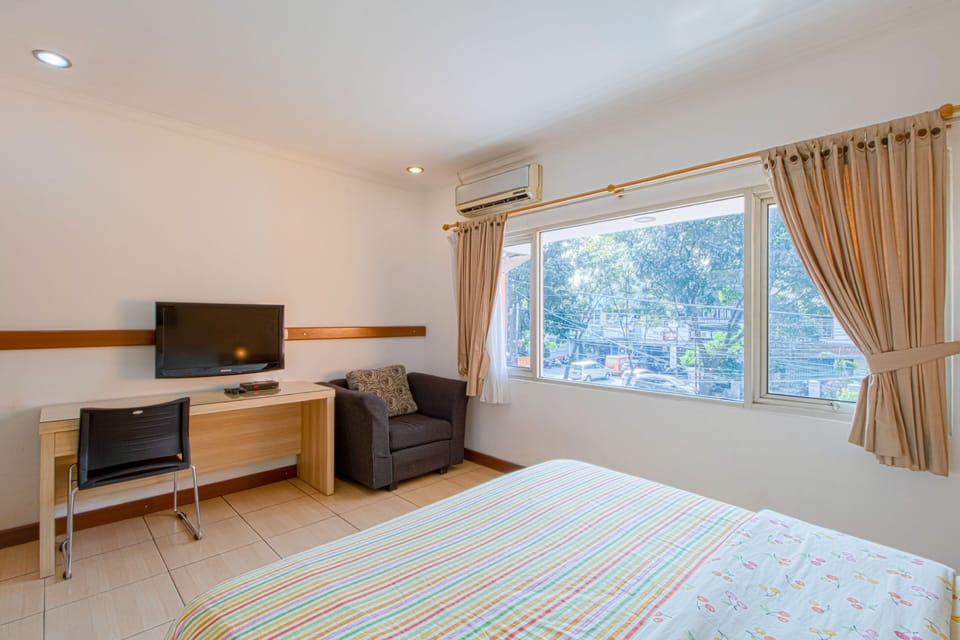 Deluxe Room | Desk, rollaway beds, free WiFi, bed sheets
