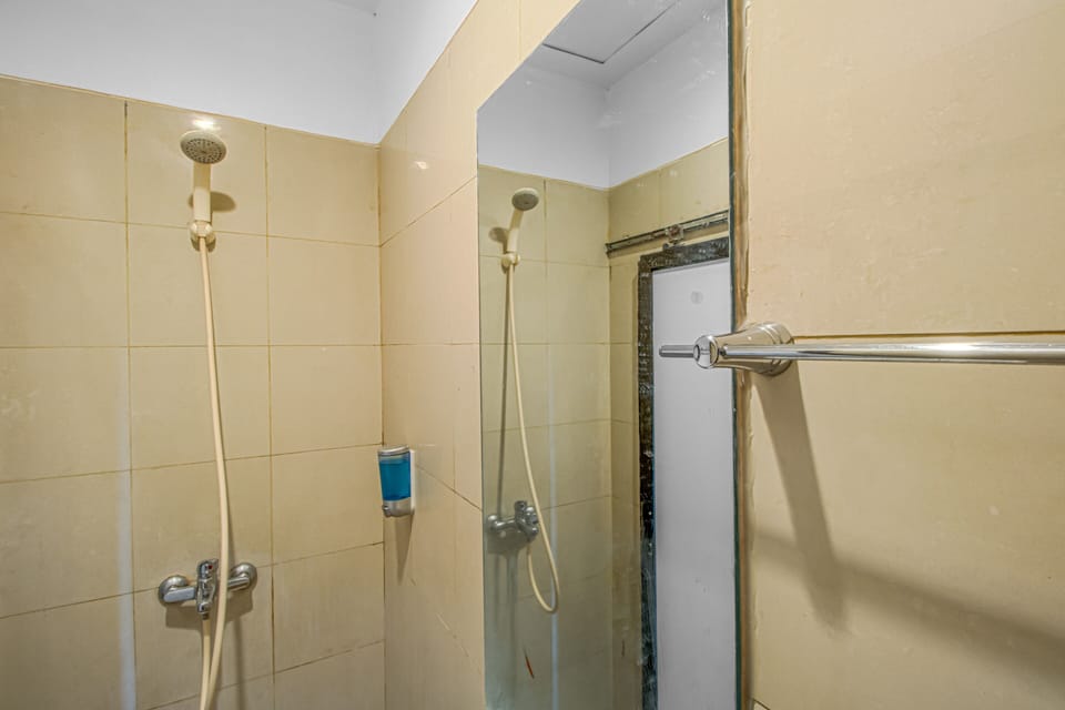 Shower, free toiletries, towels, soap