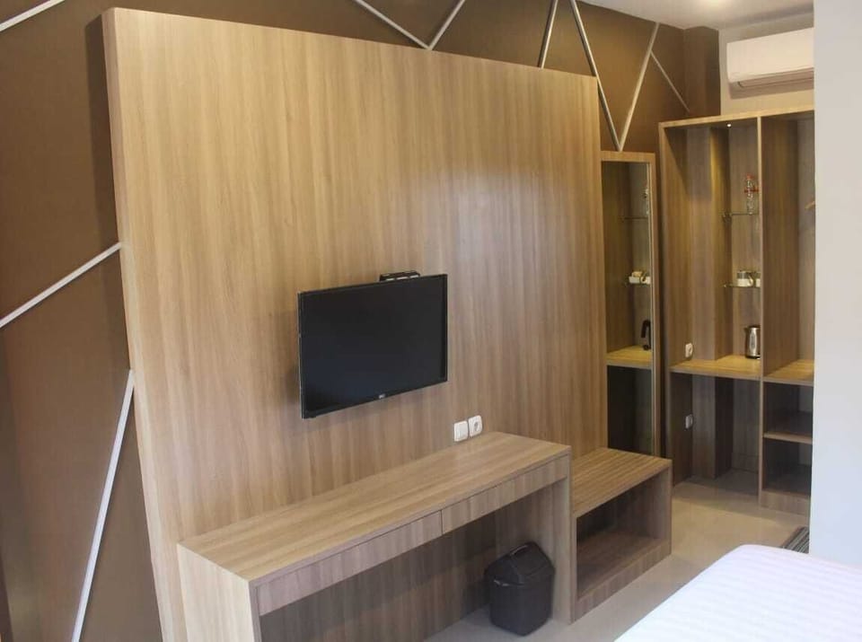 Deluxe Double Room | Television