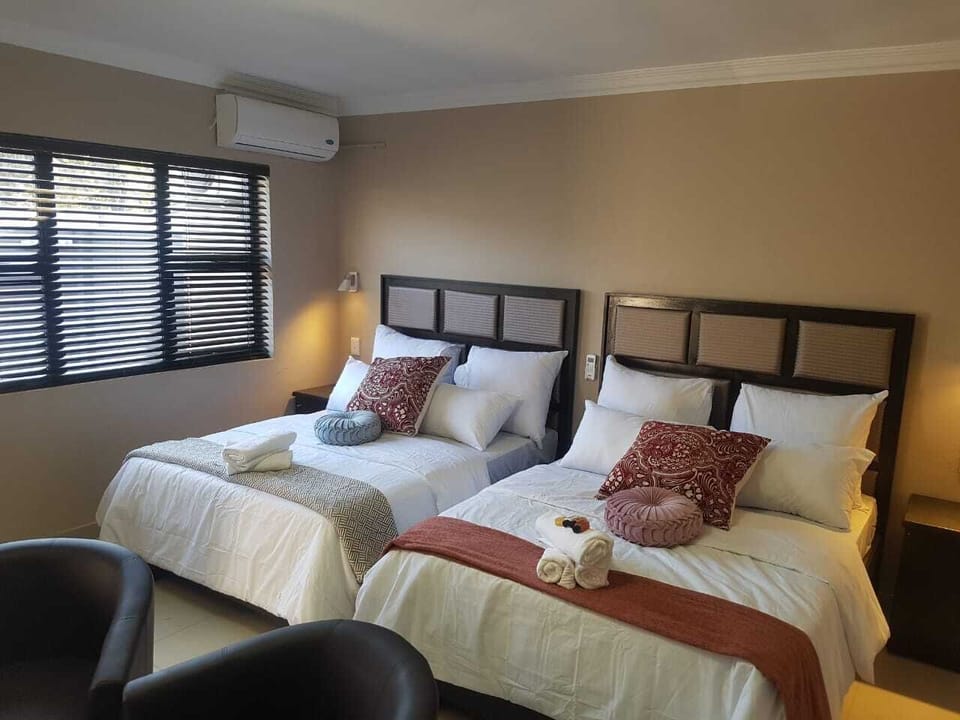 Royal Room | Premium bedding, desk, laptop workspace, free WiFi