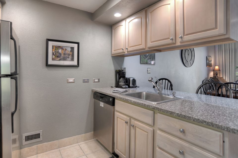 Full Kitchen