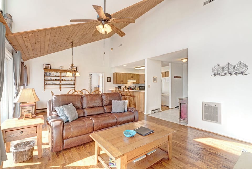 Open Floor Plan--- Kitchen/Dining/Living Rooms
