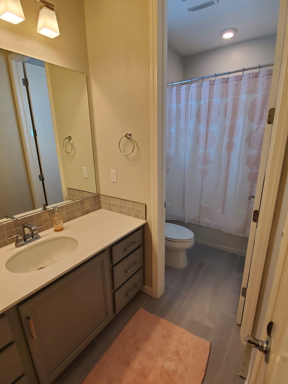2nd Bathroom upstairs