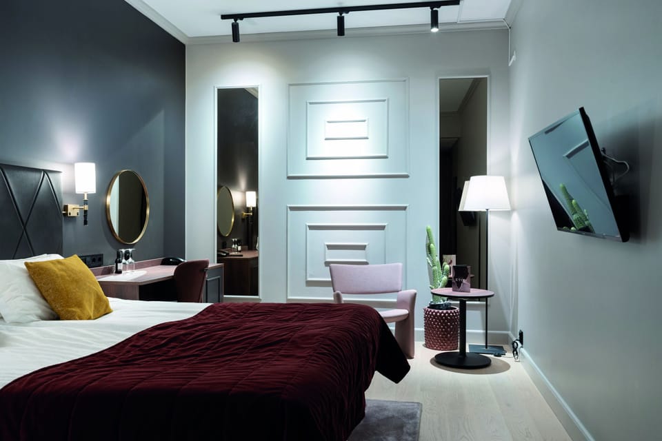 Standard Double No Window - Lilla Hotellet | Hypo-allergenic bedding available, minibar, in-room safe, desk