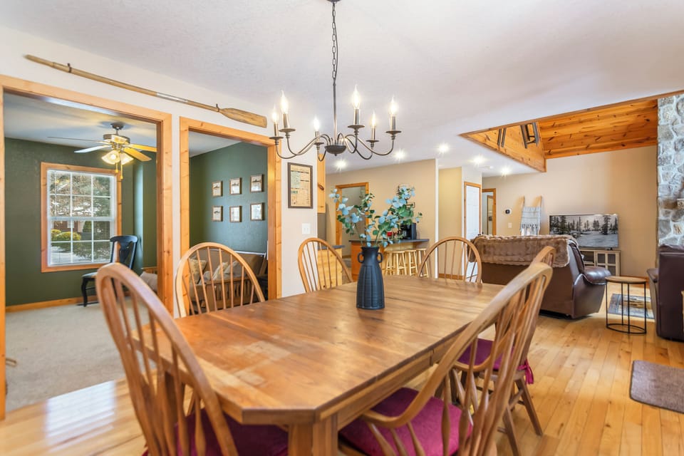 Dining room table that seats 6