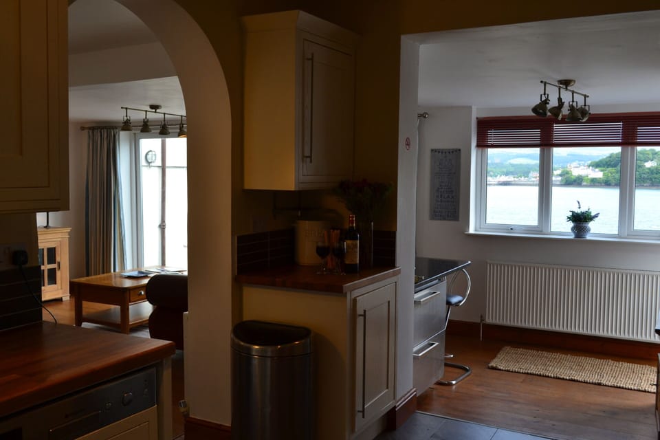 Family House, Private Bathroom, Sea View | Shared kitchen