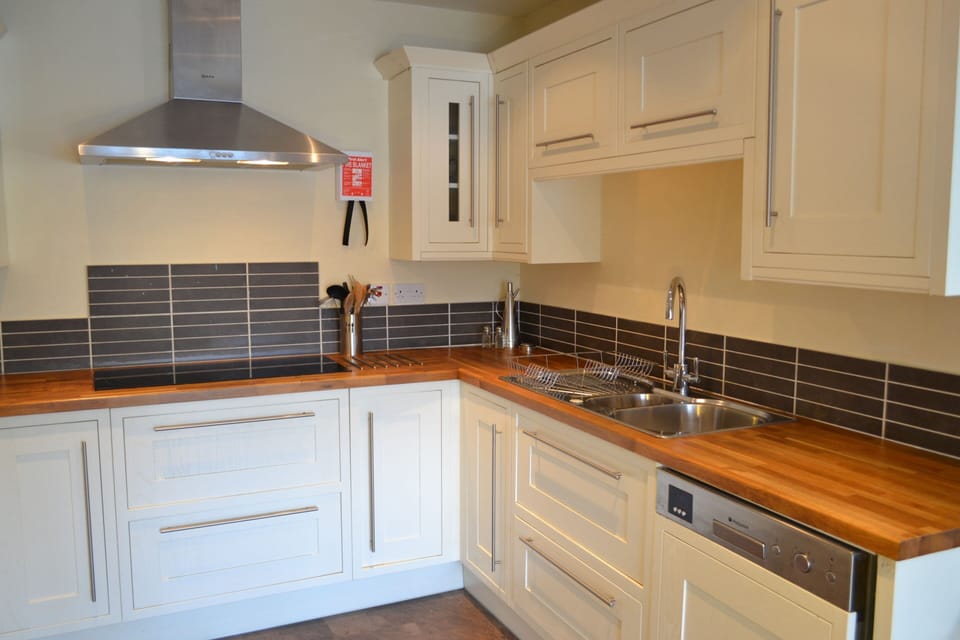 Family House, Private Bathroom, Sea View | Shared kitchen