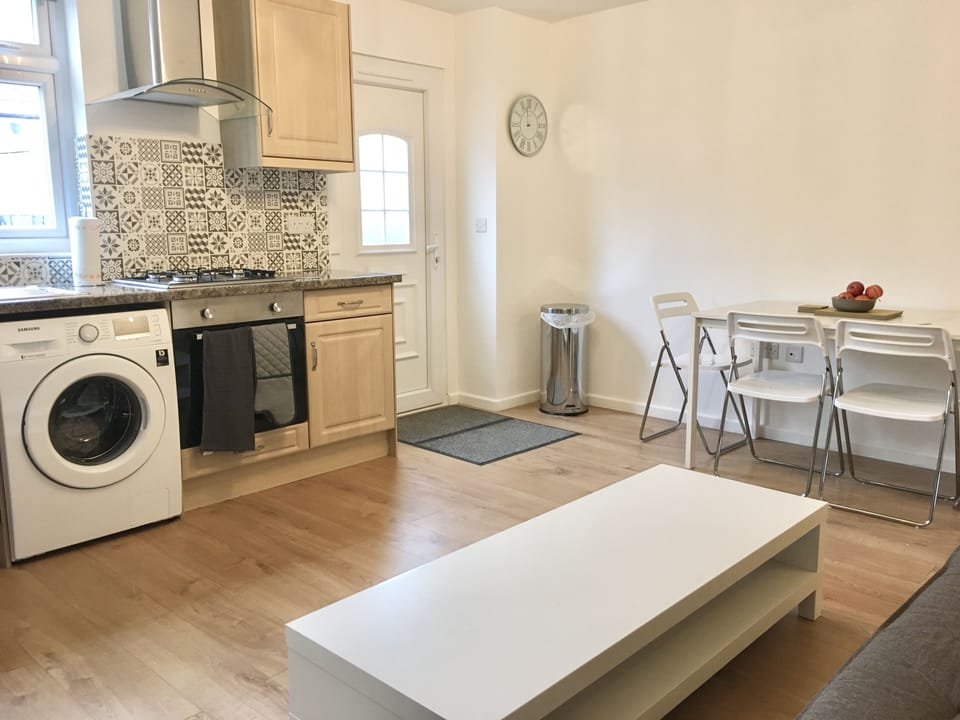 Deluxe Apartment, Private Bathroom | Shared kitchen