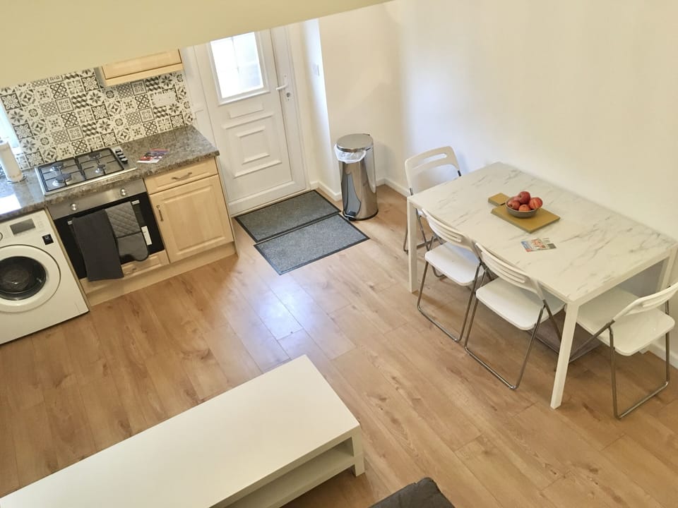 Deluxe Apartment, Private Bathroom | Shared kitchen
