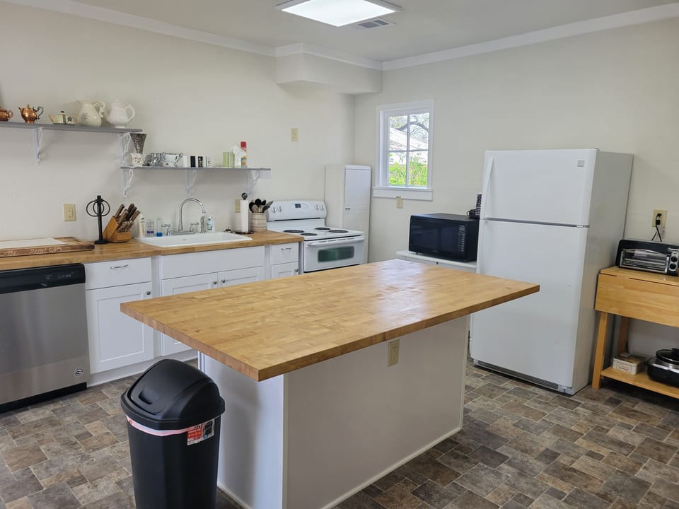 Full Kitchen- second view 