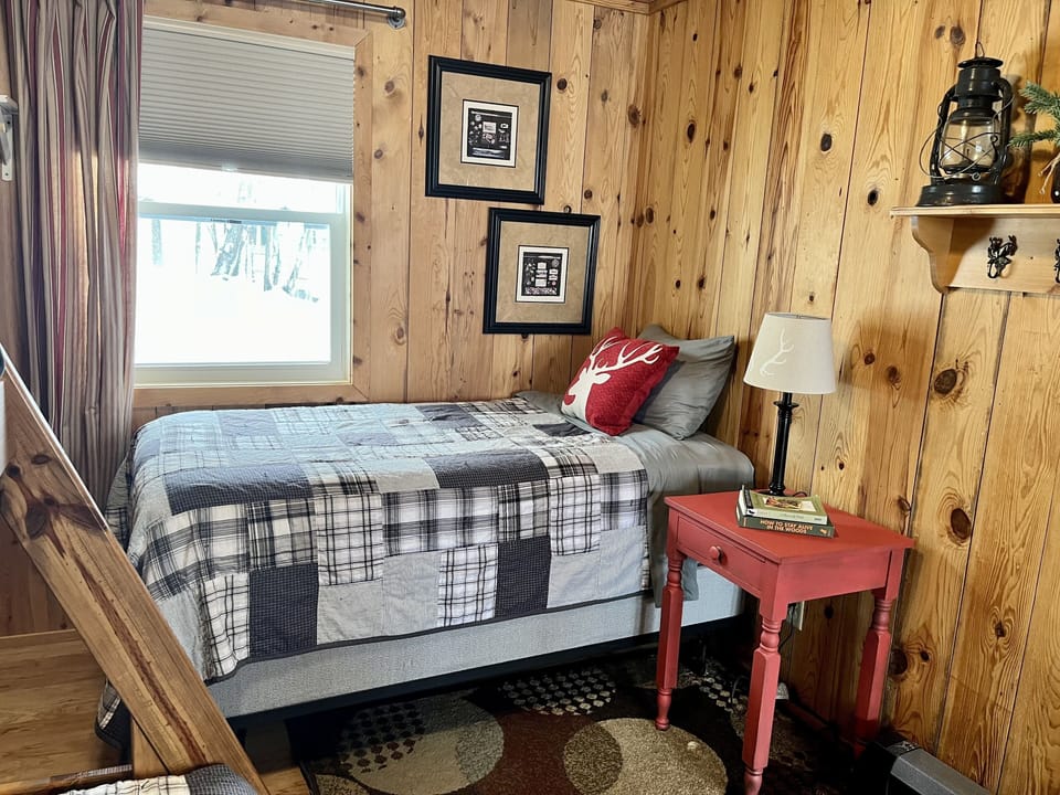 Cabin bedroom