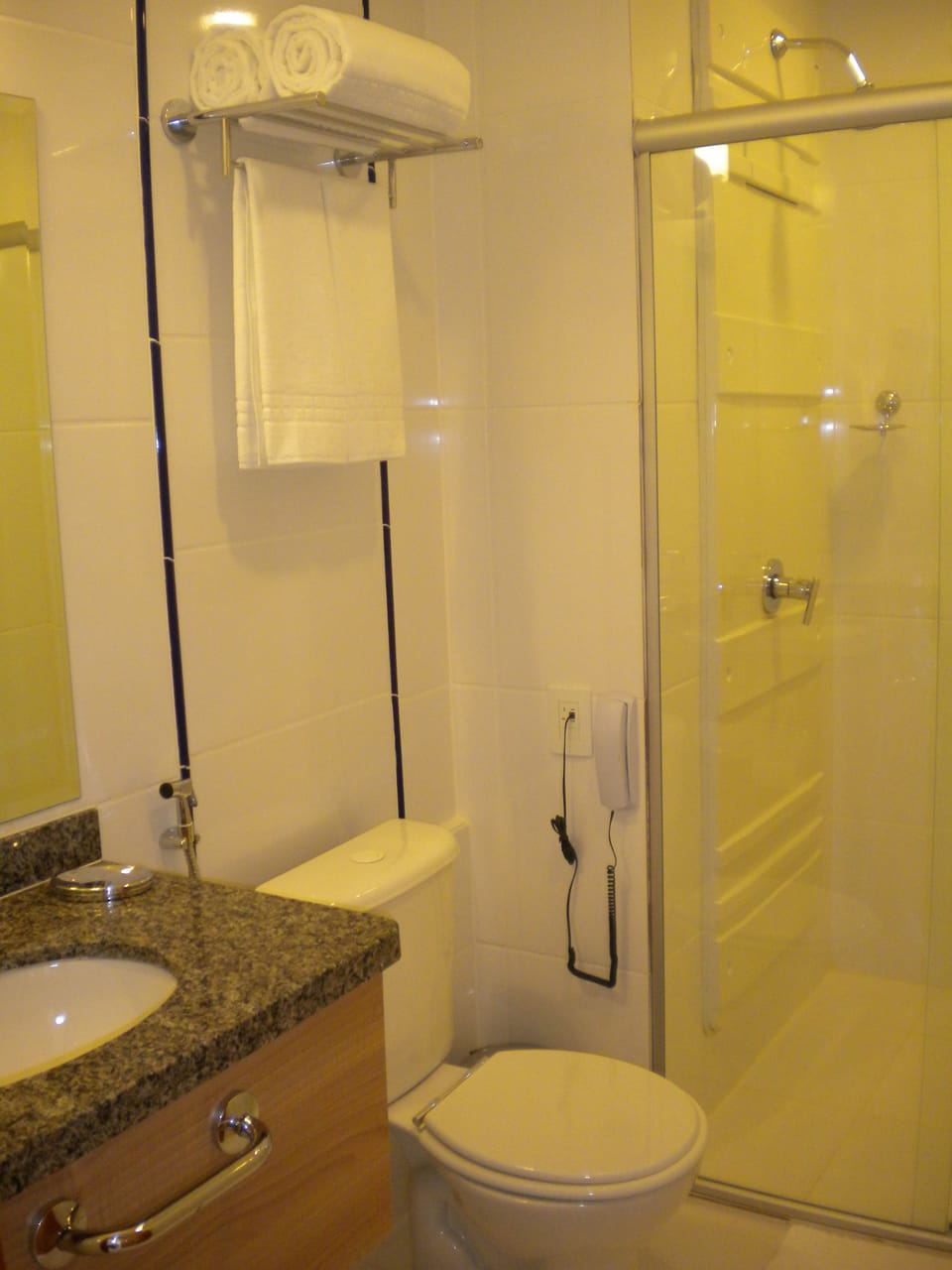 Deluxe Double Room | Bathroom | Shower, towels