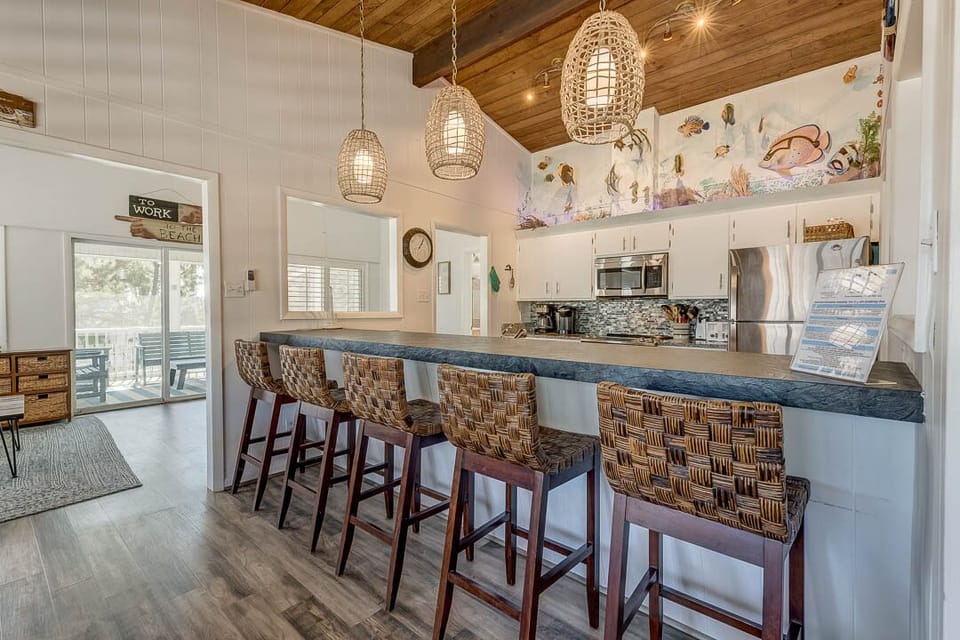 Top-Level Kitchen with Bar (seats 5)