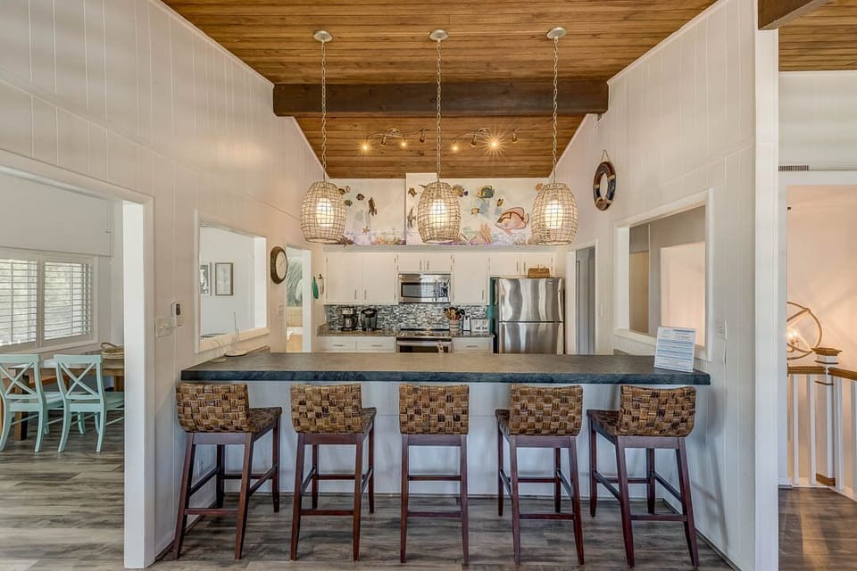 Top-Level Kitchen with Bar (seats 5)