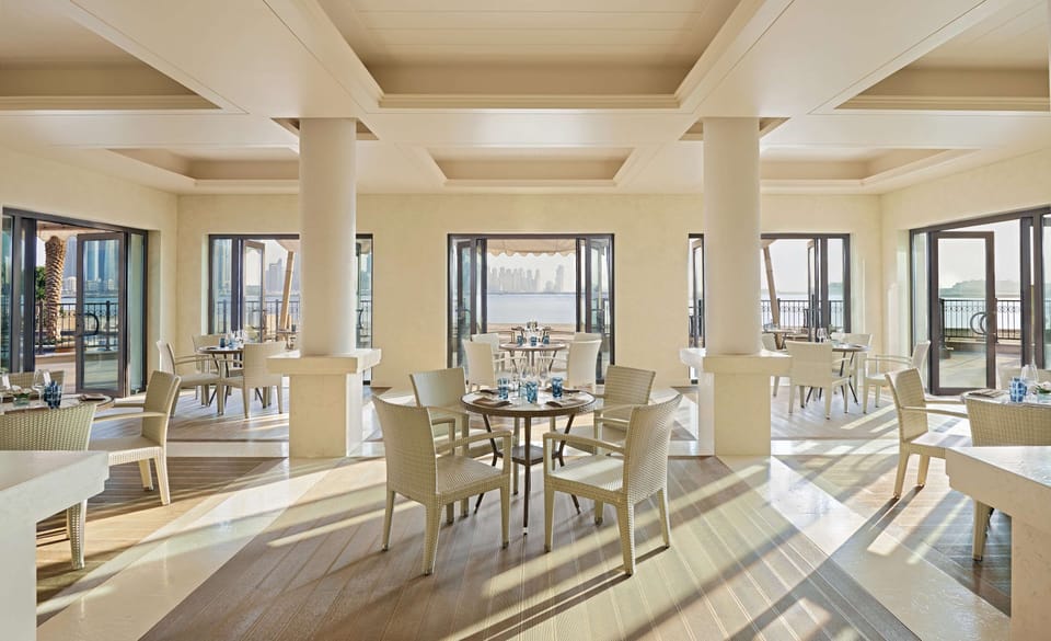 10 restaurants; breakfast, lunch, dinner, and brunch served